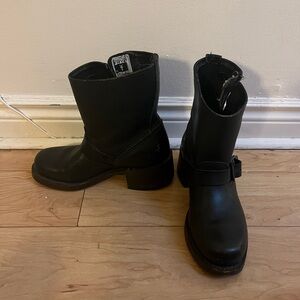 Frye Engineer Short Boots Size 6